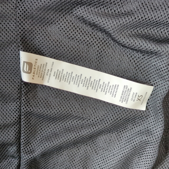 Fabletics Kennedy Vest Hooded Zip Up Jacket Windbreaker Sleeveless Size XS - Picture 10 of 14